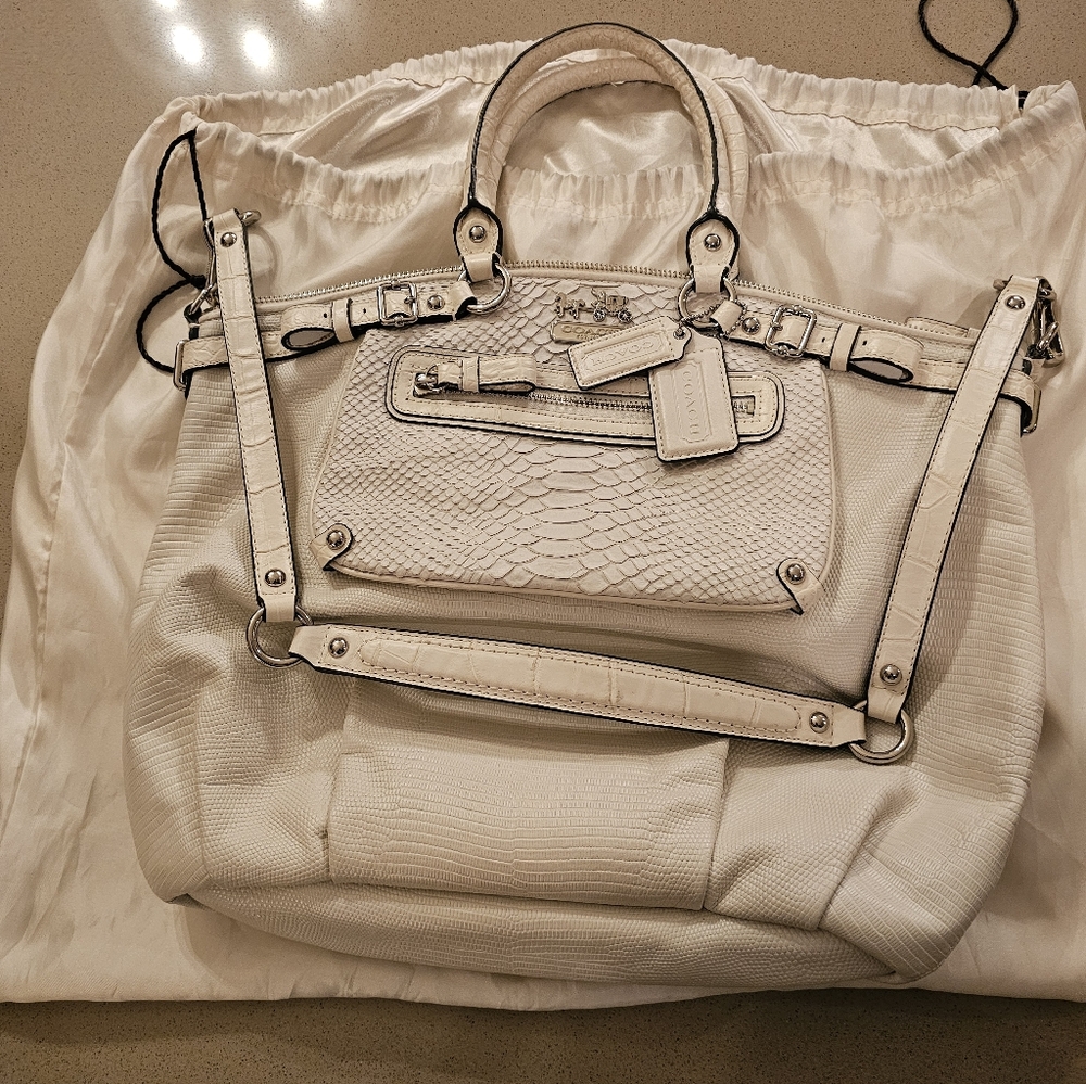 Gorgeous As New Coach Madison Lindsey North South Satchel